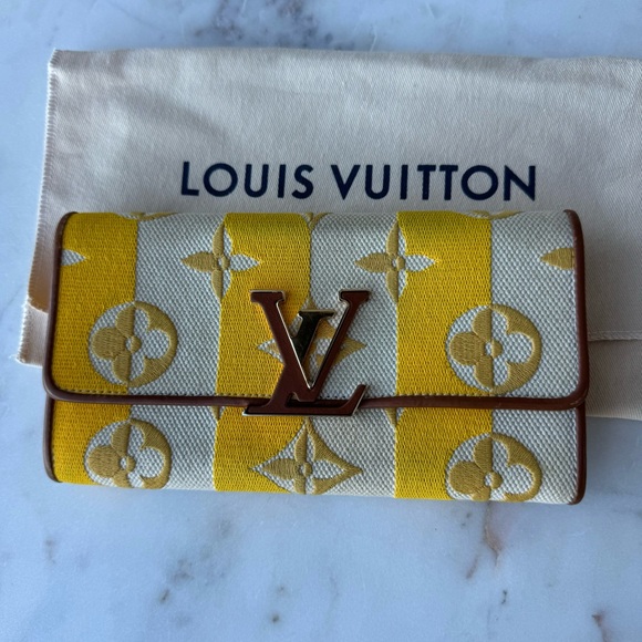 SOLD Louis Vuitton Canvas Capucines Wallet - Picture 3 of 16